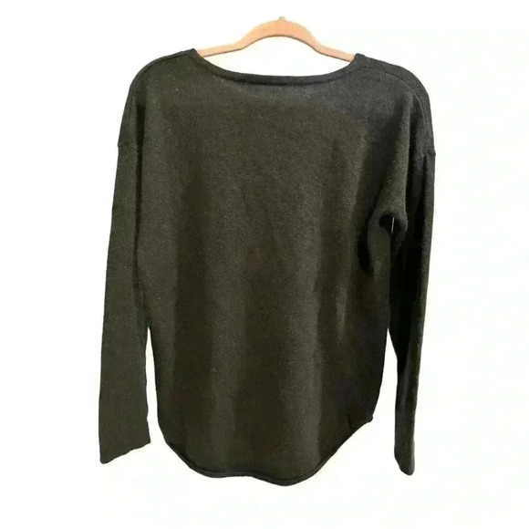 The Cashmere Project Black Crew Neck Sweater With Sequin Star, Size M, Pre-Owned - Picture 5 of 7